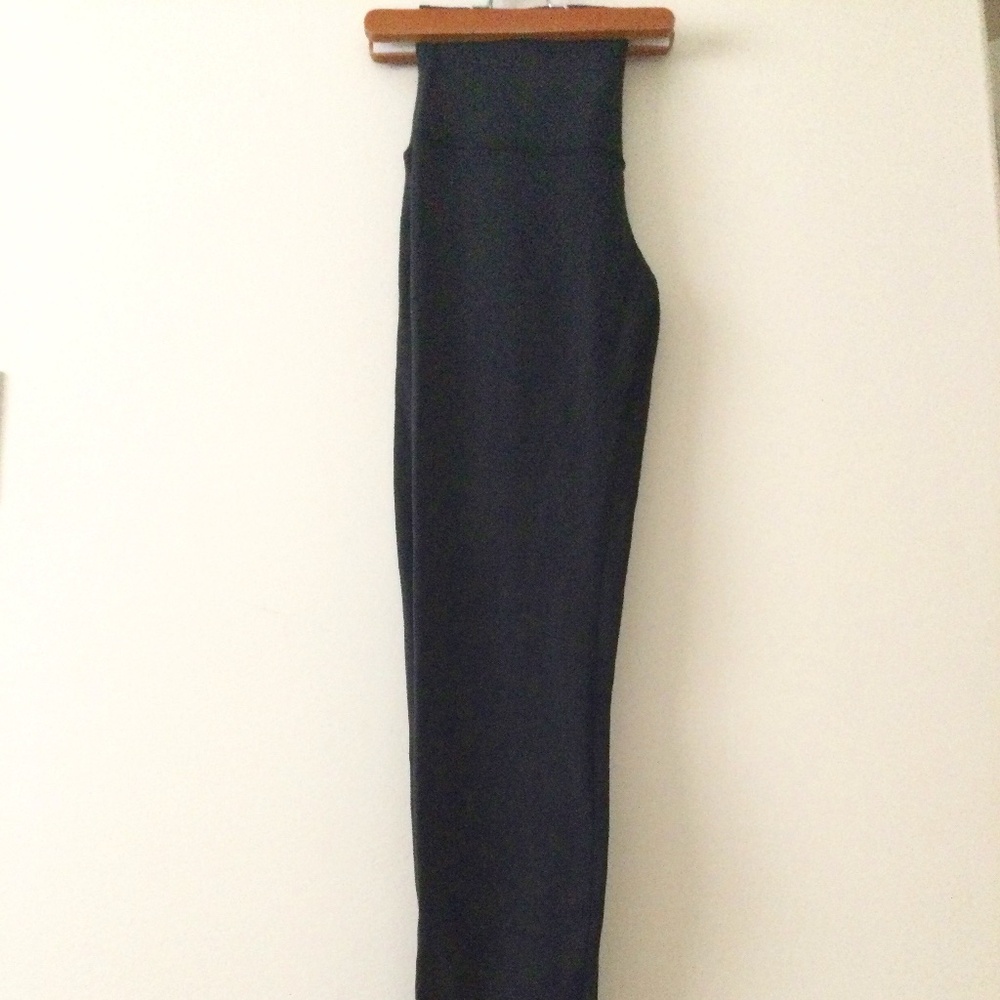 💙 Black Lululemon leggings - size 10 (estimated)